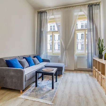 Fuegner's By Rentez Apartman